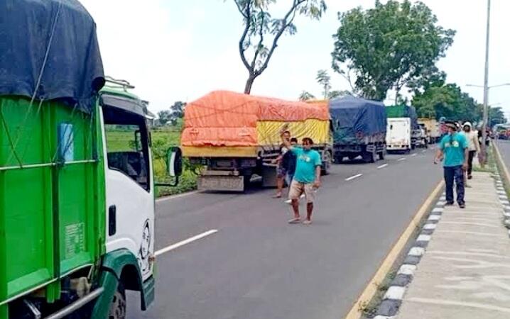 Cerita (Sedih) Dibalik Potekan Daun yg Dipasang Di Truk Mogok