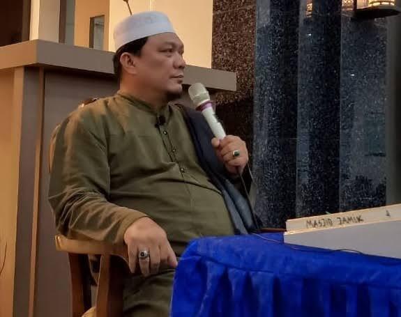 10 Ustadz Terbaik Di Indonesia