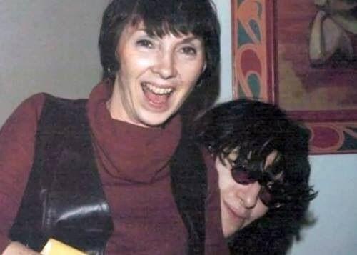KISAH HIDUP : Joey Ramone, Frontman Ringkih & Cinta Segitiga yg Rumit!