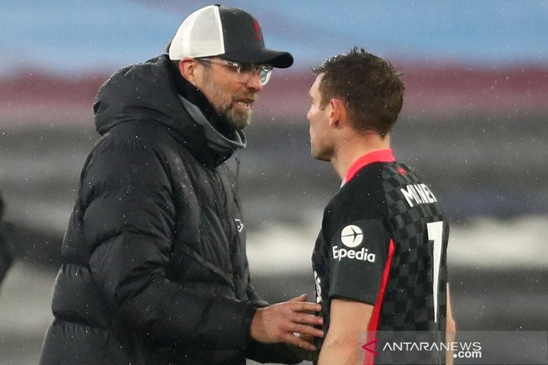 Klopp ungkap perdebatan saat Milner ditarik keluar lapangan