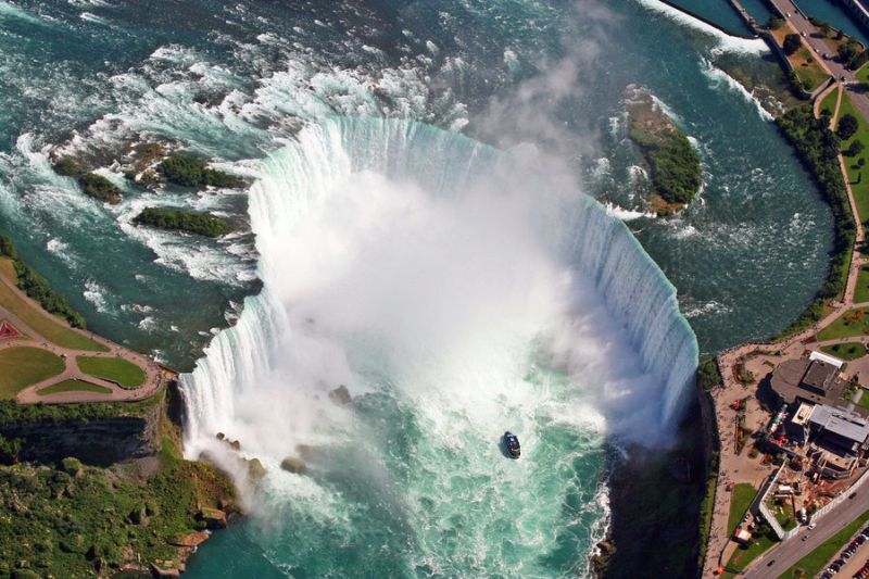 Niagara_Falls_from_Above_2_by_rosswillett.jpg