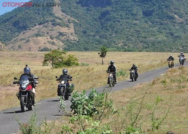 Touring Dengan Motor Enak Sendiri Atau Rame-Rame? 