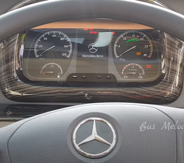 Membandingkan Bentuk Speedometer Pada Bus, Lebih Bagus Yang Mana Nih?