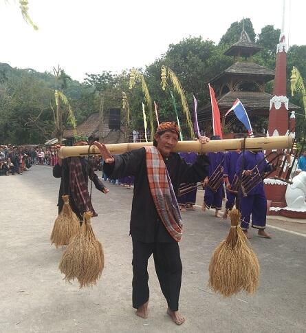 MEMBENTENGI TANAH SUNDA WIWITAN