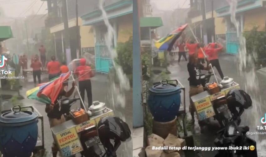 Tetap Semangat! Emak-emak Ini Olahraga Menantang Alam