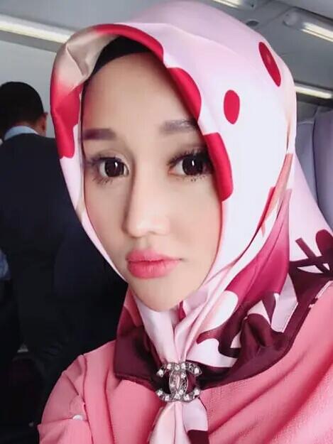 KISAH HIDUP DAN SISI LAIN LUCINTA LUNA 