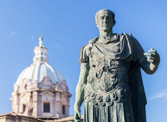 Julius Caesar, Penguasa yg Dituduh Homo Sepanjang Hidupnya