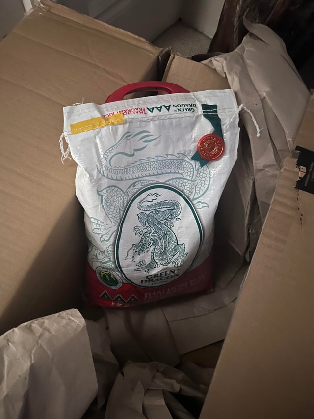 Seorang Gamer Memesan PS5 dari Amazon, Tapi yg Datang Malah Sekarung Beras