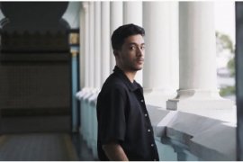 Lirik & makna lagu Somebody's Pleasure oleh Aziz Hedra