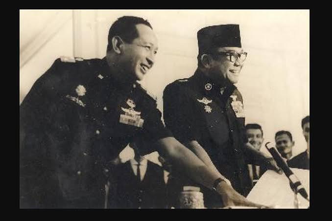 Soekarno vs Soeharto, Siapa Yang Terbaik? 