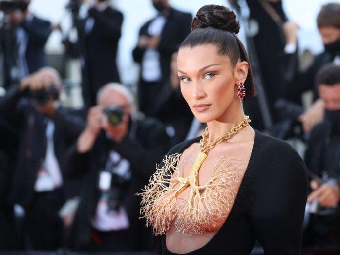Pada 14 Tahun Bella Hadid Pernah Operasi Plastik