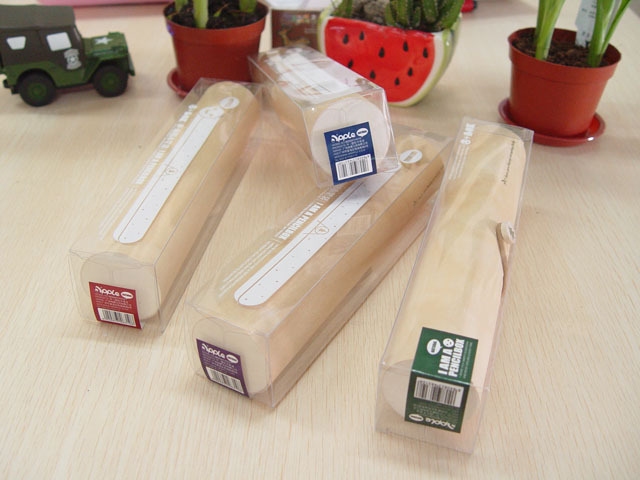 pencil_case_wooden_01_960.jpeg