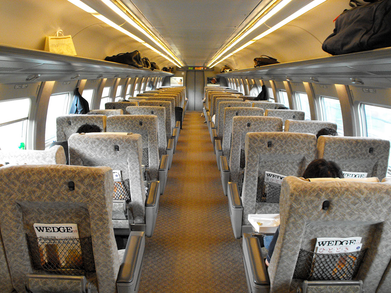 Shinkansen_500-series_First-class-interior.jpg