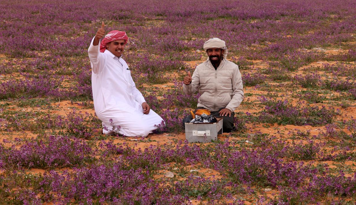 Heboh, Padang Bunga Mendadak Muncul di Arab Saudi
