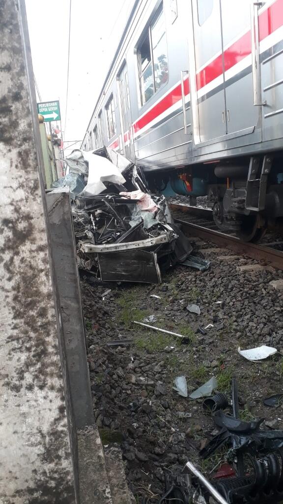 Hati-Hati Melewati Rel Kereta Api, Ada Setan Budegnya Gan!