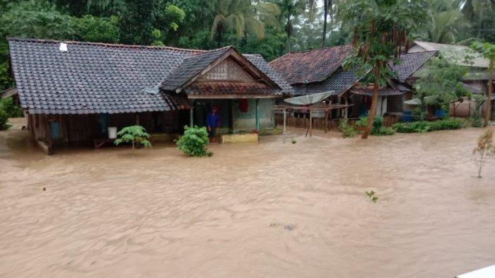 Hujan & Kenangan Masa Kecil