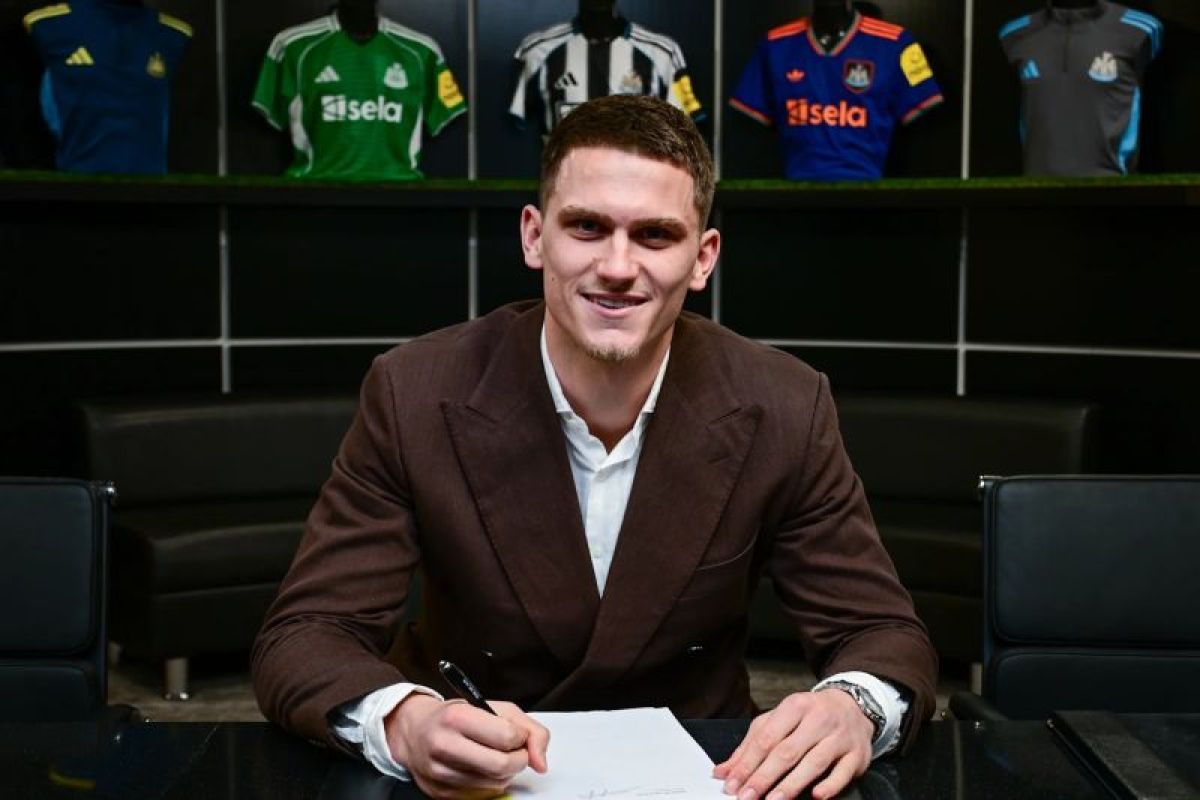 Sven Botman perpanjang kontrak bersama Newcastle