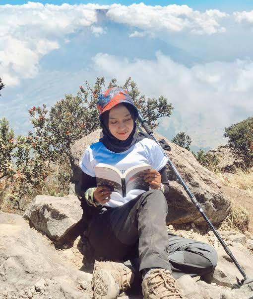Tips Naik Gunung Sendirian Biar Nyaman