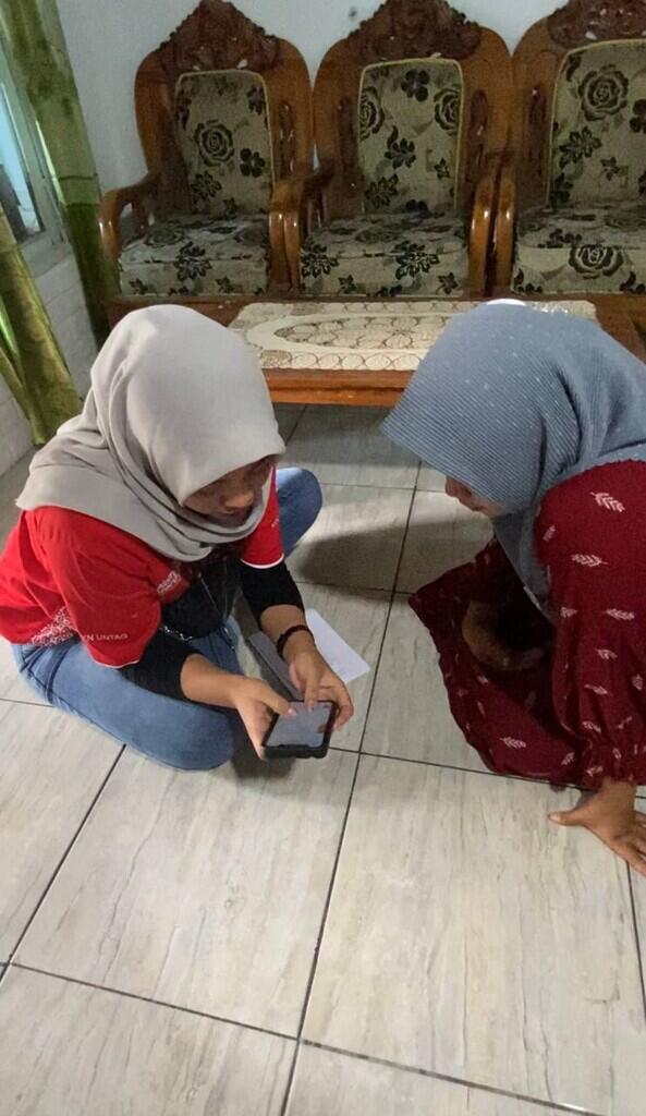 MAHASISWA KKN UNTAG MENDAMPINGI MEMBUAT AKUN SOSMED DAN E-COMMERCE 