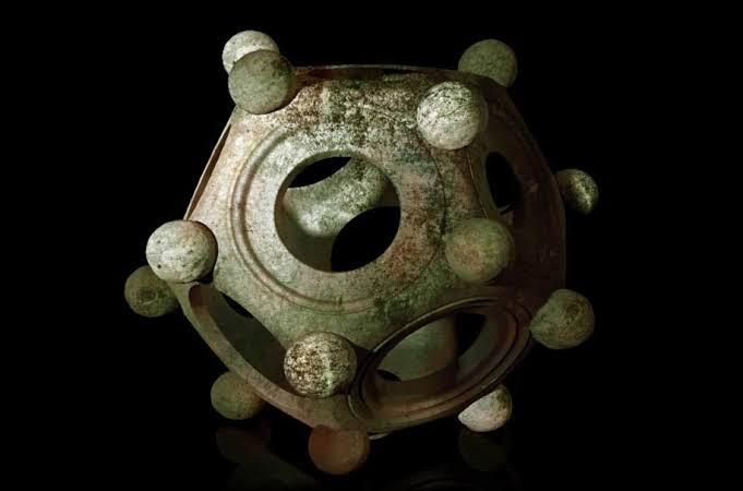 Mengungkap Misteri Roman Dodecahedron