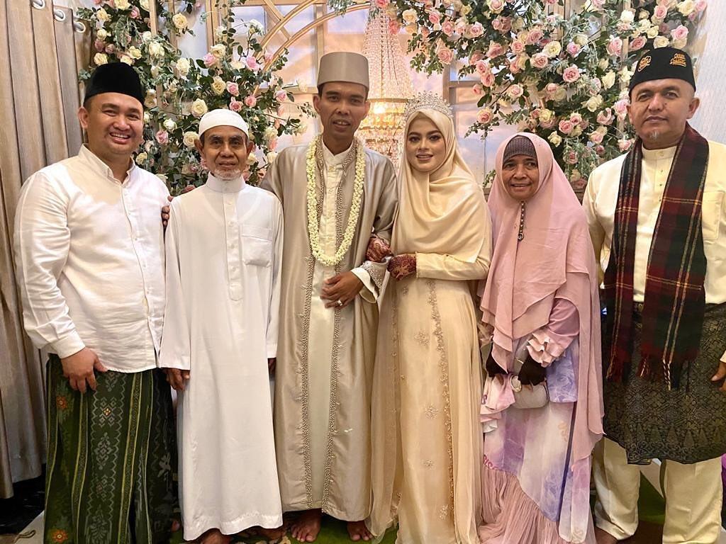 SAH, Ustad Abdul Somad Resmi Melepas Masa Duda nya