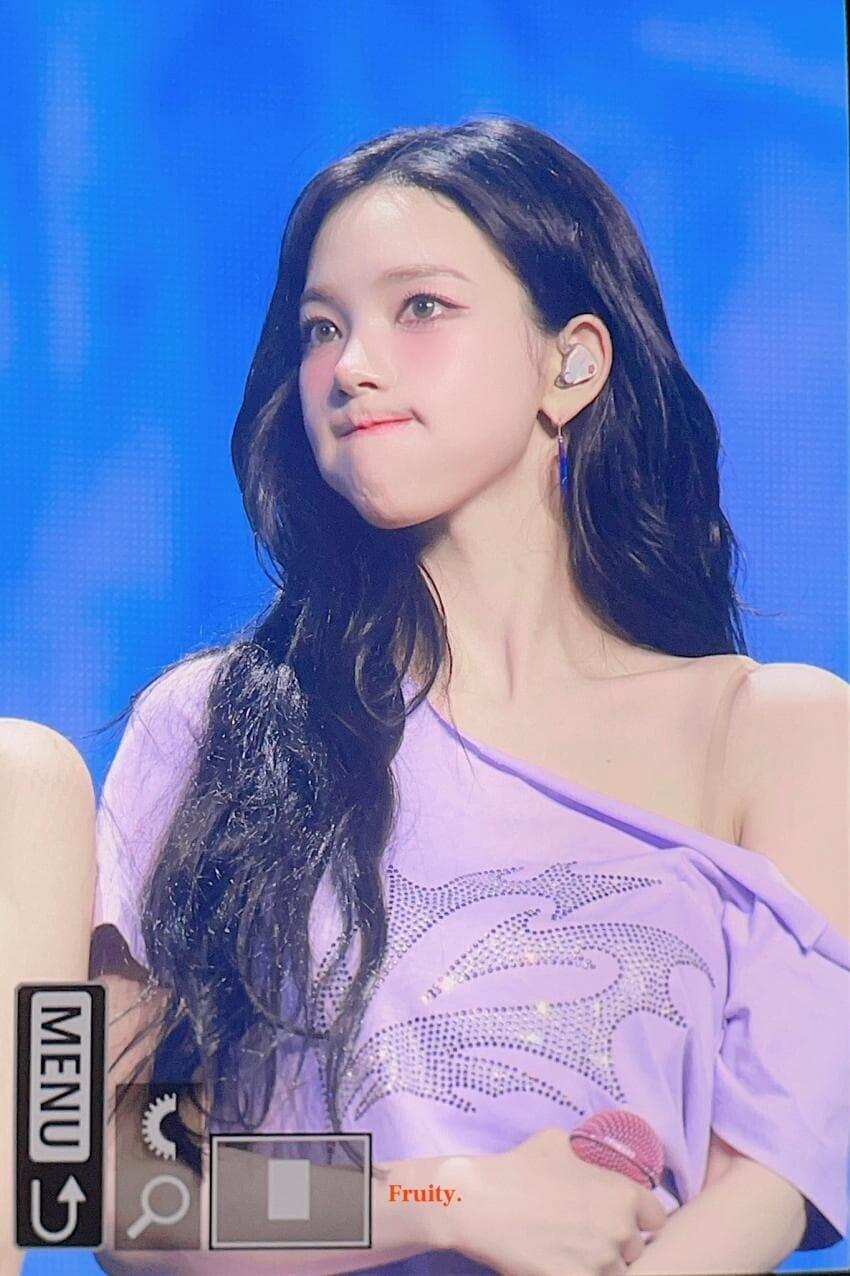 Apakah anda menyukai Karina?