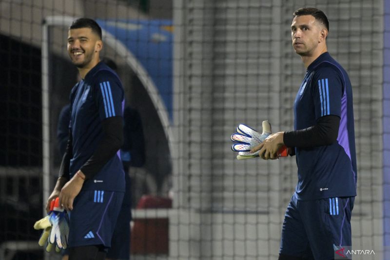 Ajax kontrak kiper cadangan pemenang dunia Argentina