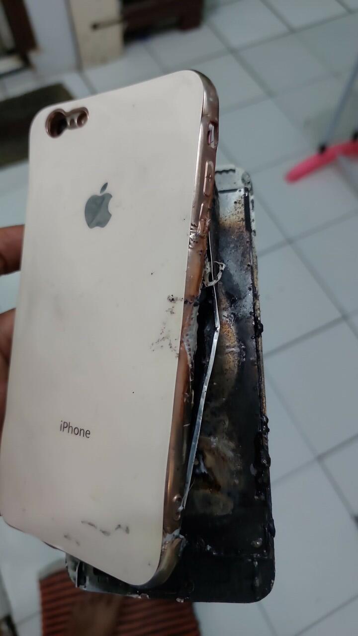 Cuma Dipake Tathering iPhone Meledusss Kebakar Di Dalam Mobil