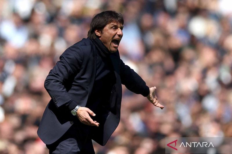 Antonio Conte resmi berpisah dengan Tottenham Hotspur