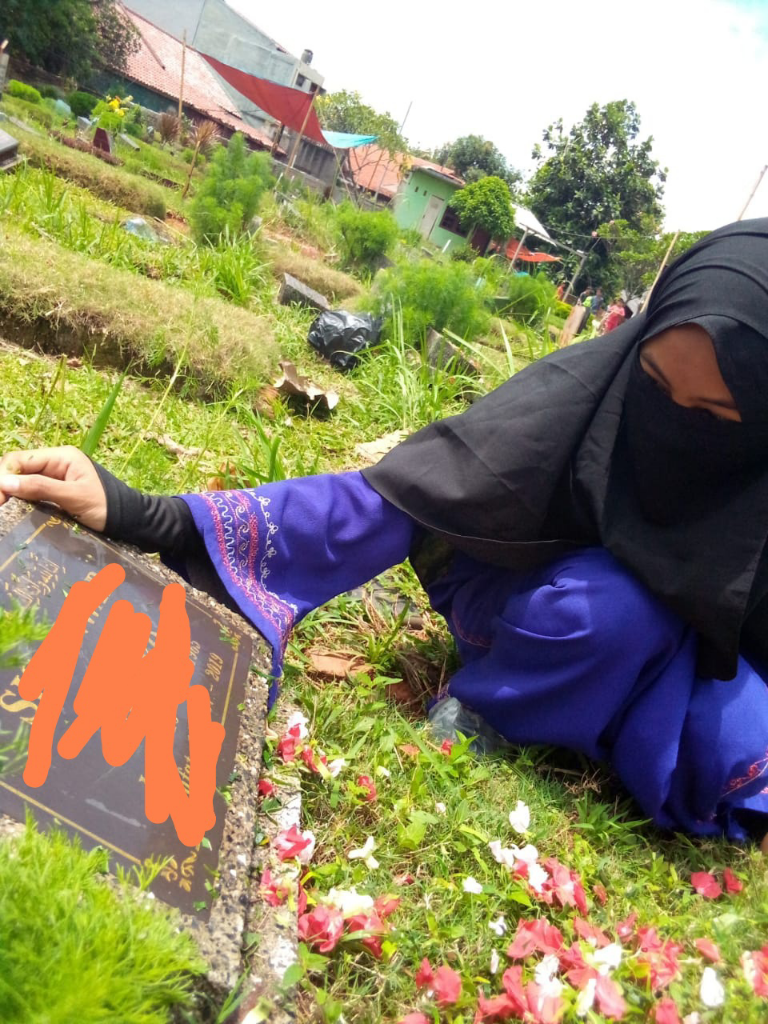 Nyekar Tahun Ini Menguras Air Mata Cuk!