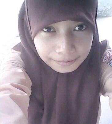 Pose Foto Alumni Cewek Alay Tahun 2000-an