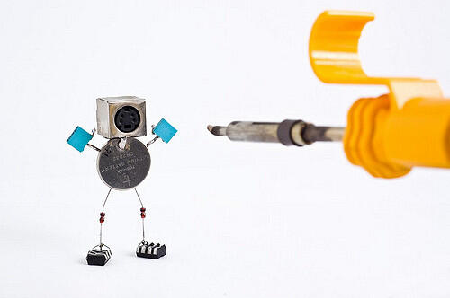 Sparebots Dunia Yang Diciptakan Dari Komponen Elektronik.
