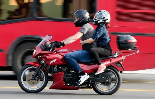 Inilah Romantisnya Kencan Pake Motor