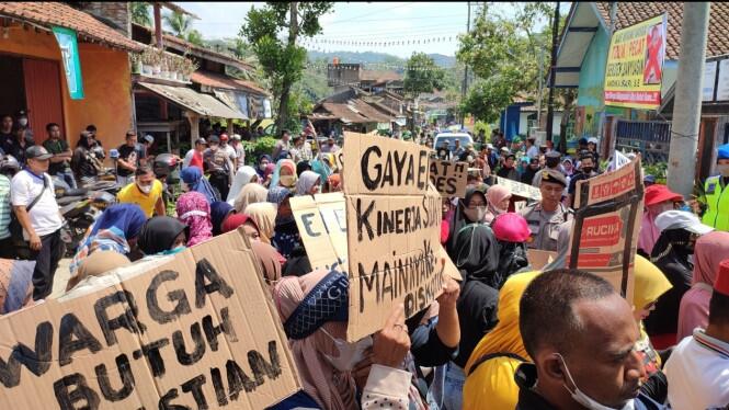 Bu Sekdes Asik Dugem, Endingnya Dipecat!