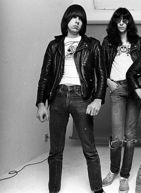 KISAH HIDUP : Joey Ramone, Frontman Ringkih & Cinta Segitiga yg Rumit!
