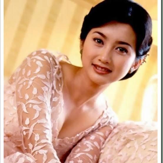 Guru Cantik Ini Ternyata Selebrities, Wah Keren Sih!