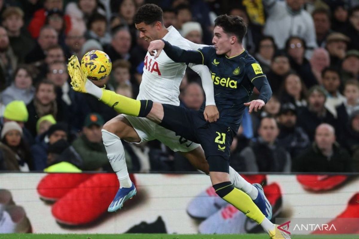 Crystal Palace sepakat boyong Brennan Johnson