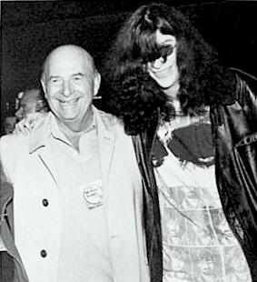 KISAH HIDUP : Joey Ramone, Frontman Ringkih & Cinta Segitiga yg Rumit!