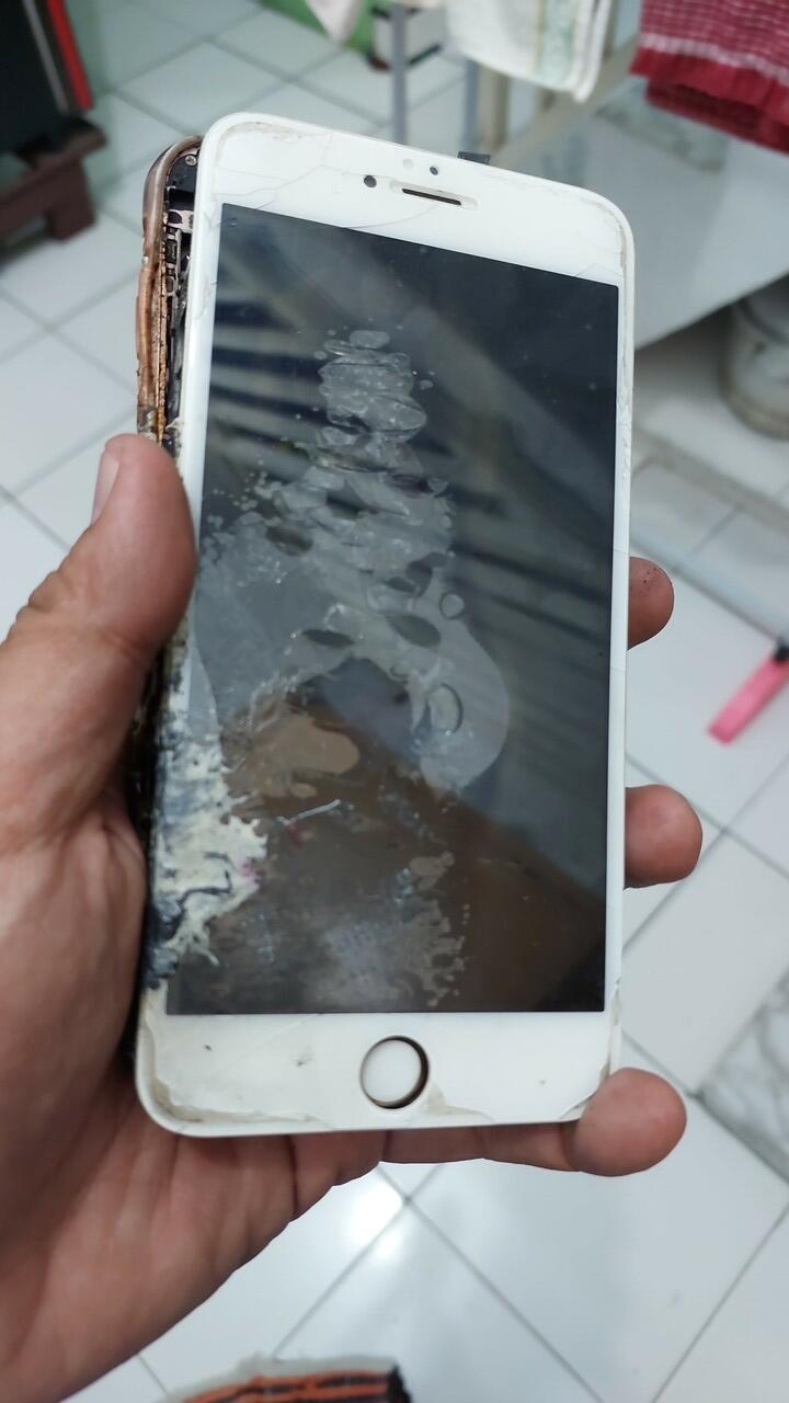 Cuma Dipake Tathering iPhone Meledusss Kebakar Di Dalam Mobil