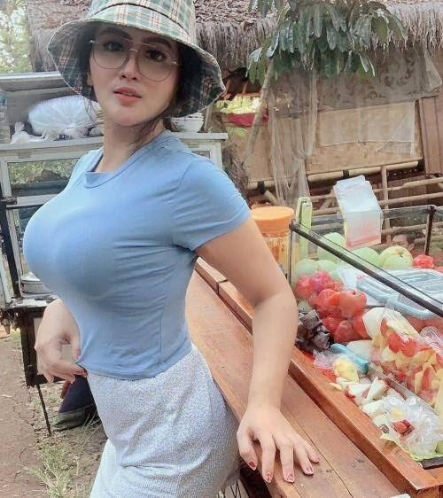 Serba Serbi Si Seksi Diana Dee Starlight
