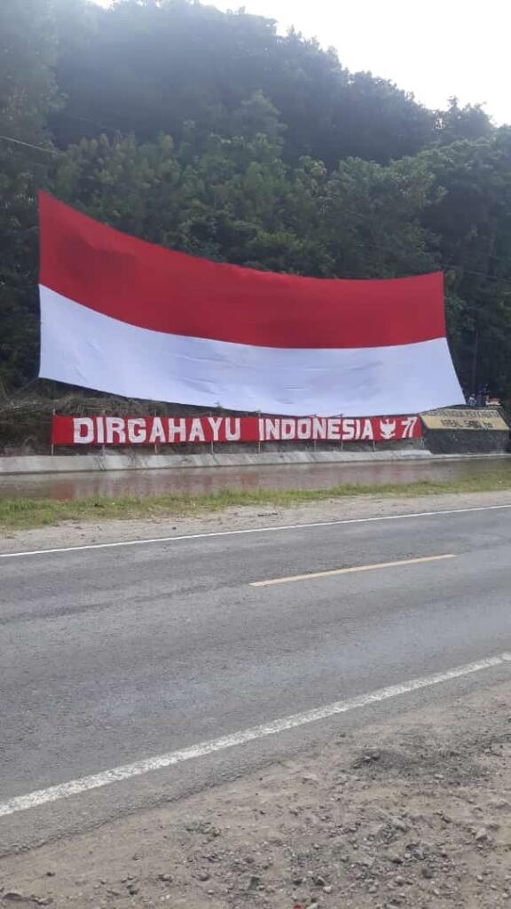 17 Agustus. Bendera Raksasa Terbentang Cantik Di Dusun Ini.!