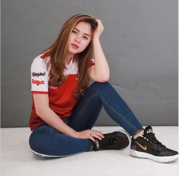 10 pro pemain cantik & OP di esports Indonesia