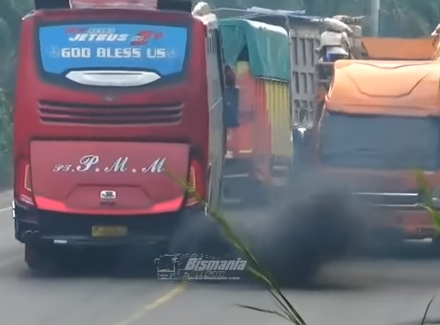 Kenapa Truk Dan Bus Sering Ngebul Berasap Hitam? 