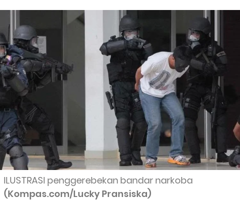 Teler di Depan ATM, Pria Bersenpi ini Digiring