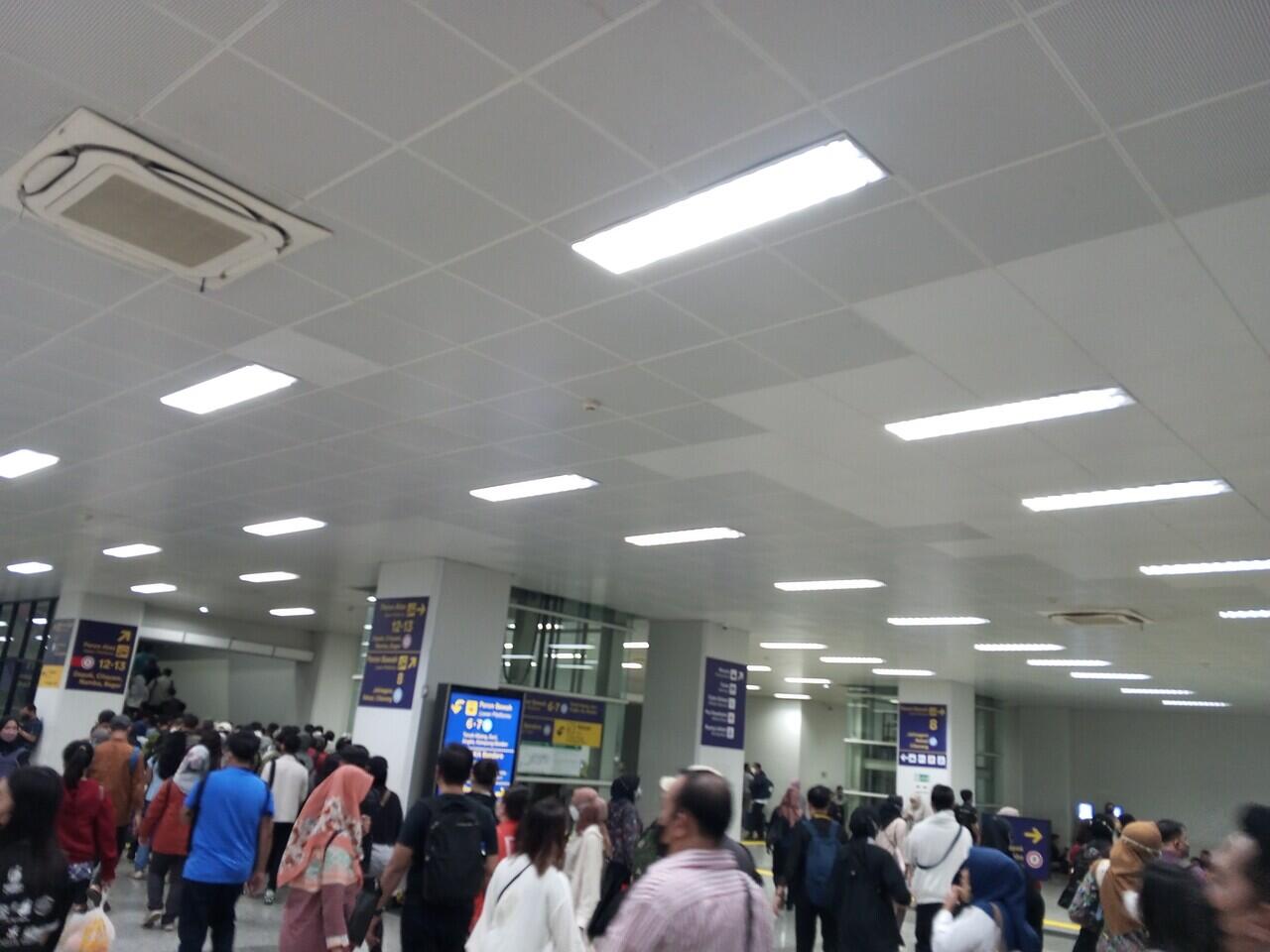 Antara Stasiun Sentral Manggarai & Halte Harmoni Central Busway 
