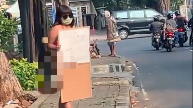Dinar Candy Dan Polemik Norma di Indonesia, Emang Salah Berbikini?
