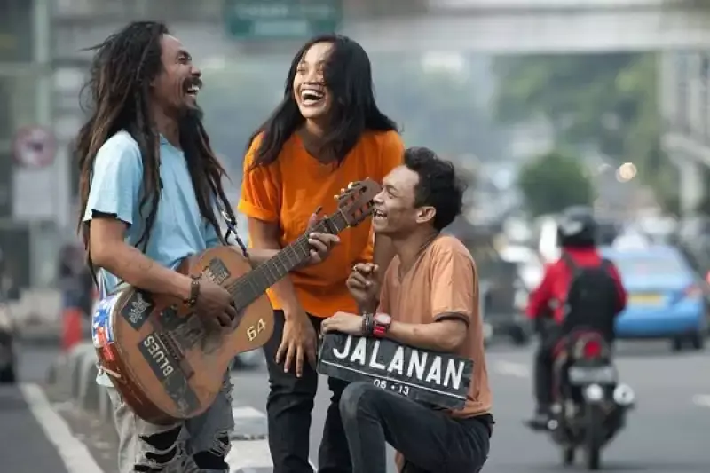 Pengamen, dianggap remeh tetapi berprofit besar