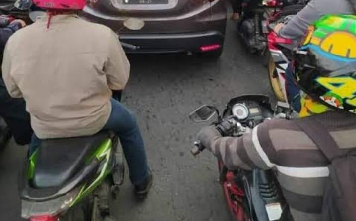 Tips, Sabar Berkendara Kena Macet Saat Sedang Berpuasa