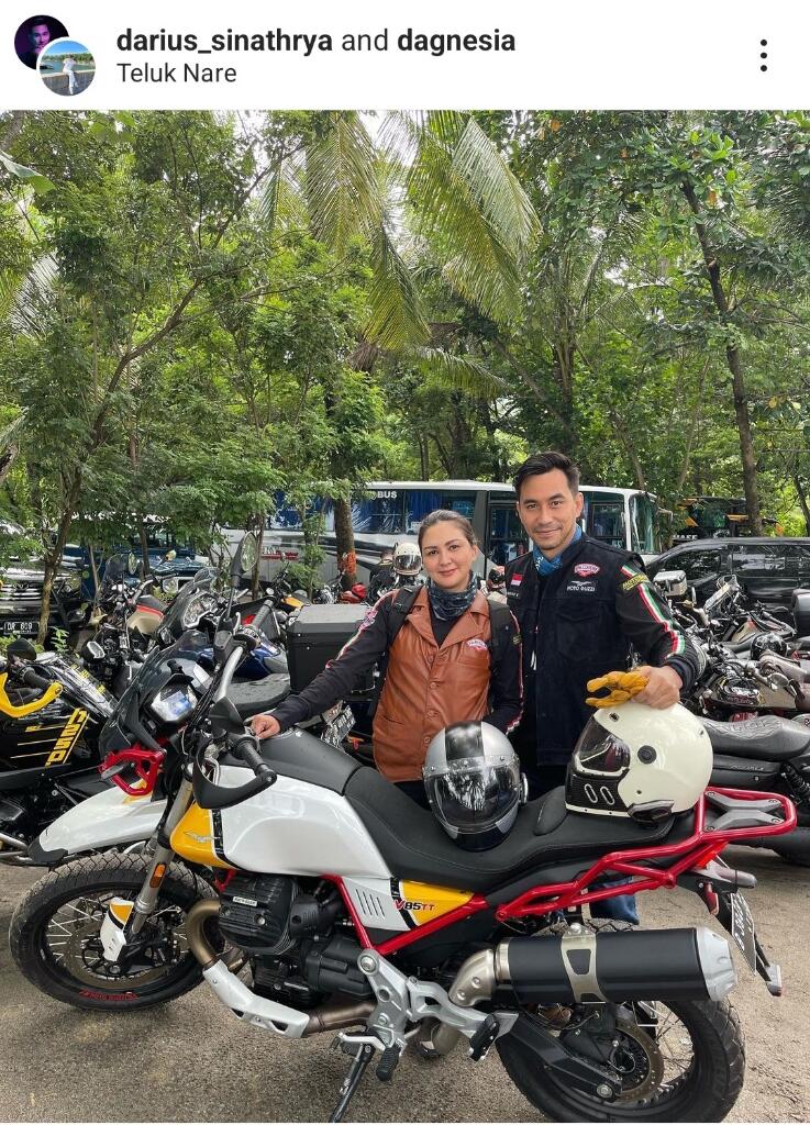 5 Potret Artis yg Motoran Bersama Pasangan, Romantis Banget nih!