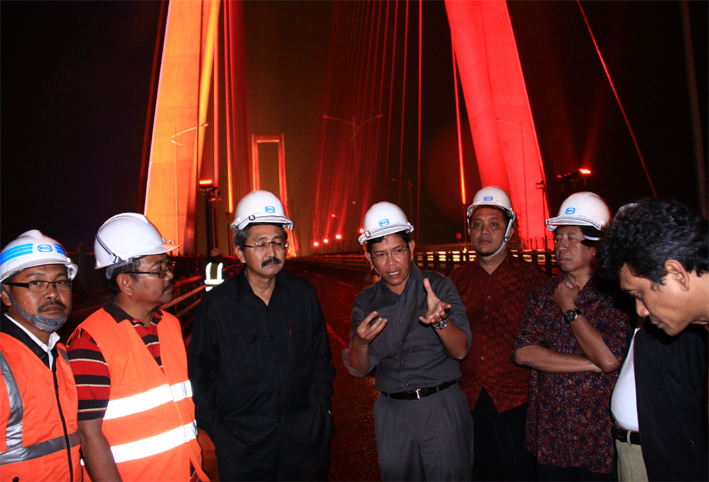 wakil-menteri-pu-dan-art-lighting.jpg